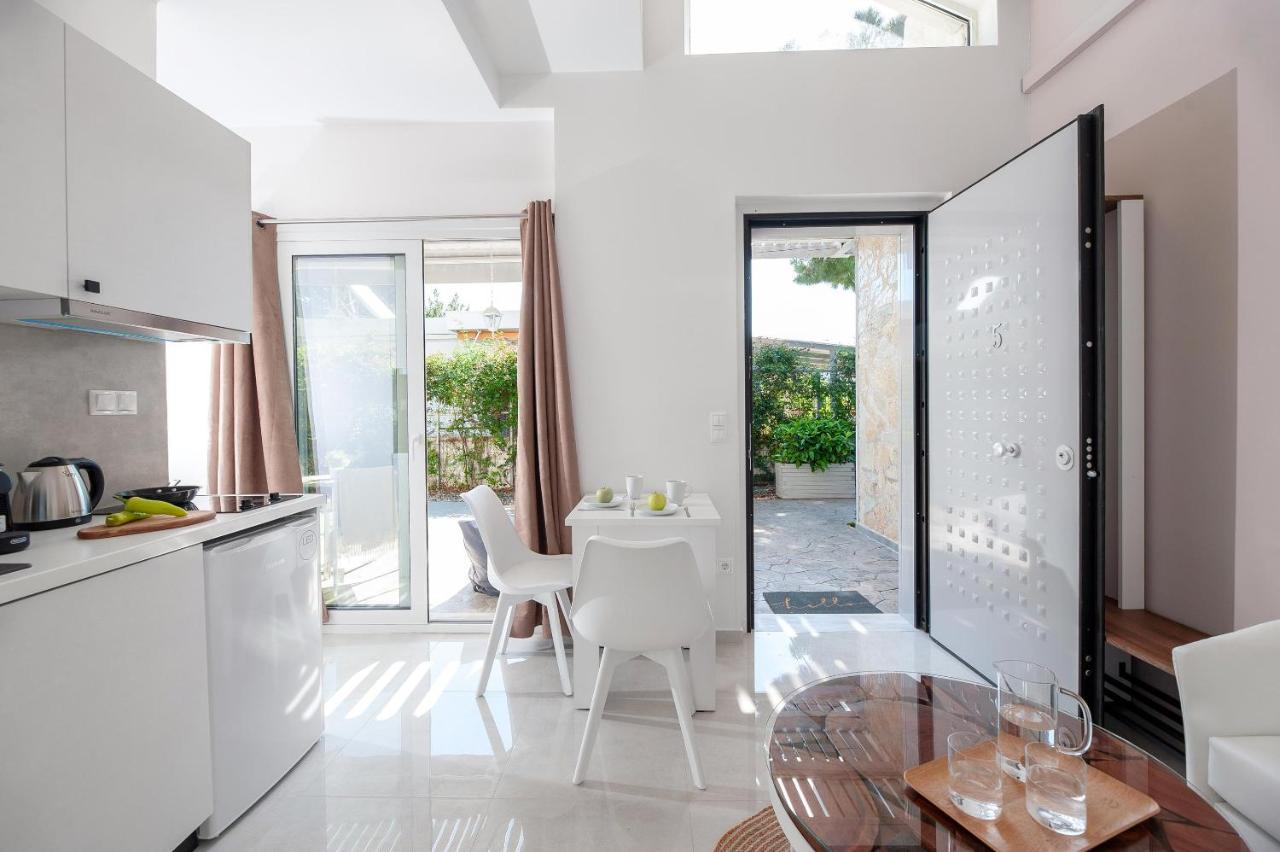 Alekos Luxury Suites Free 24H Transportation From - To Airport Artémida Eksteriør bilde