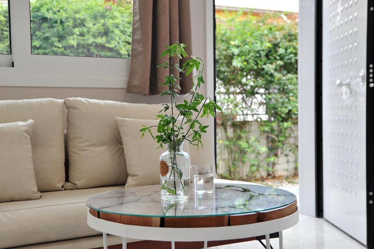 Alekos Luxury Suites Free 24H Transportation From - To Airport Artémida Eksteriør bilde
