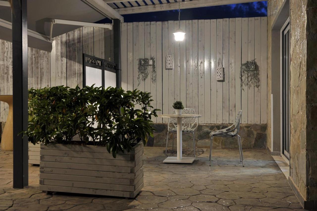 Alekos Luxury Suites Free 24H Transportation From - To Airport Artémida Eksteriør bilde