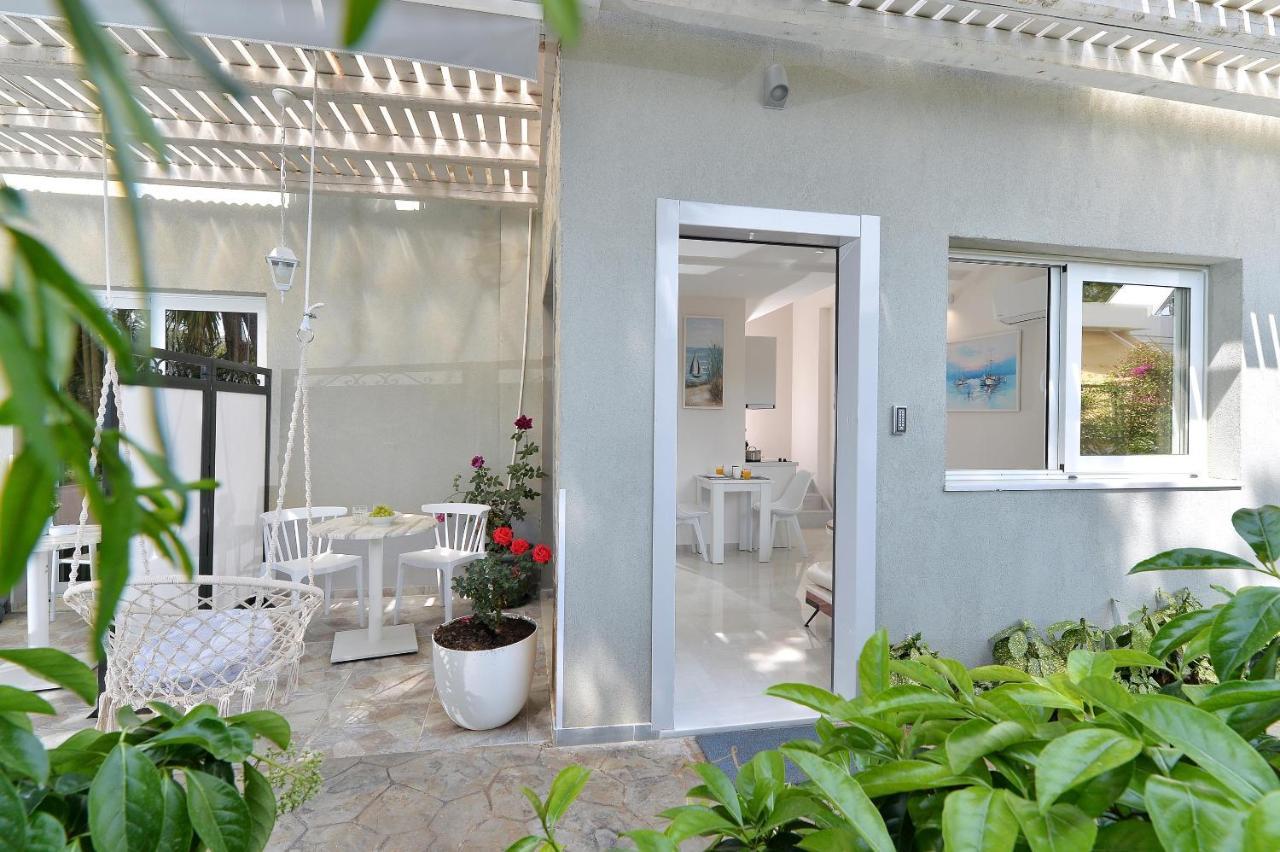 Alekos Luxury Suites Free 24H Transportation From - To Airport Artémida Eksteriør bilde