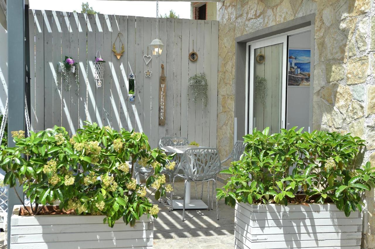 Alekos Luxury Suites Free 24H Transportation From - To Airport Artémida Eksteriør bilde