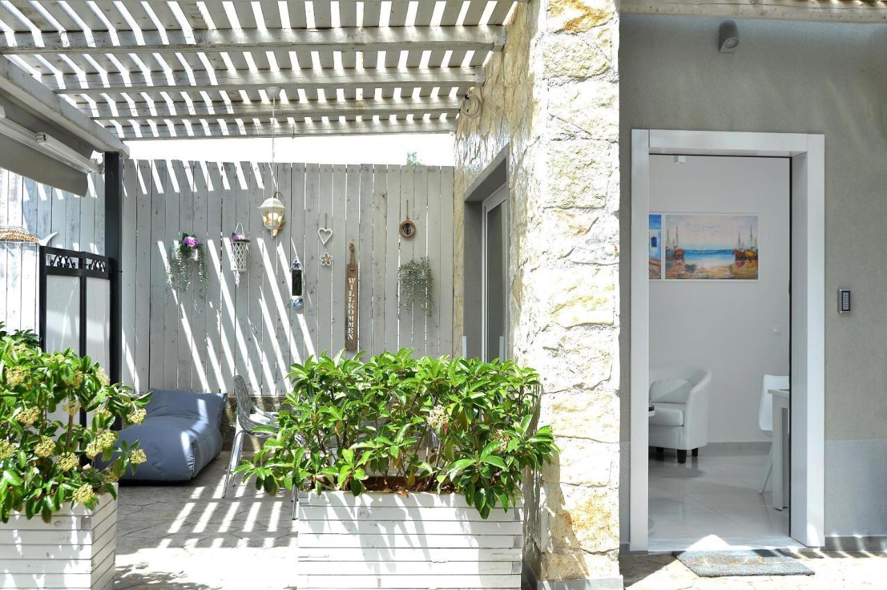Alekos Luxury Suites Free 24H Transportation From - To Airport Artémida Eksteriør bilde