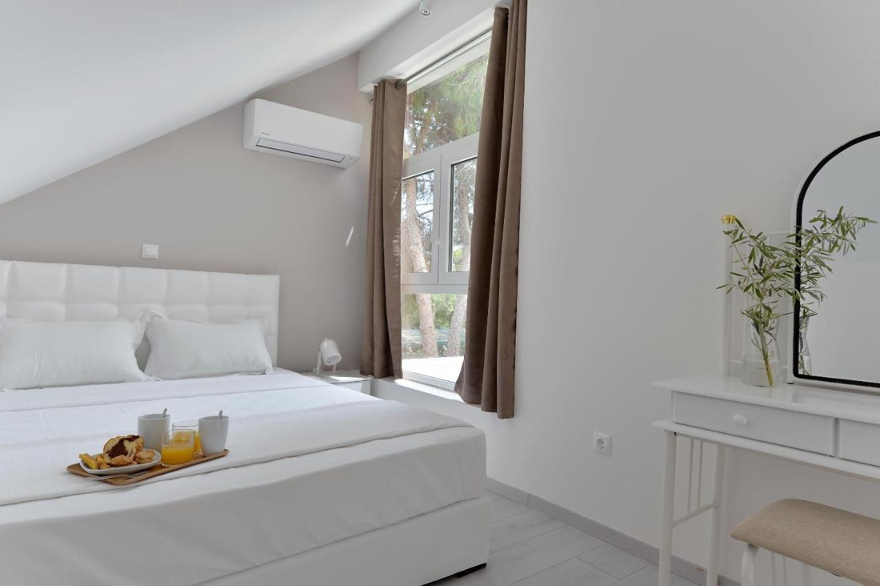 Alekos Luxury Suites Free 24H Transportation From - To Airport Artémida Eksteriør bilde